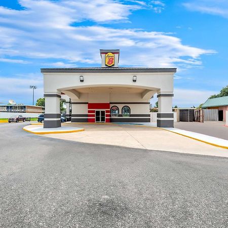 Super 8 By Wyndham Baton Rouge/I-10 Motel Bagian luar foto