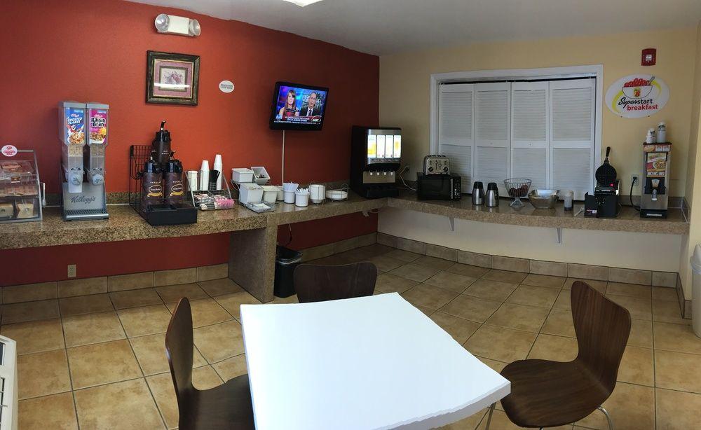 Super 8 By Wyndham Baton Rouge/I-10 Motel Bagian luar foto