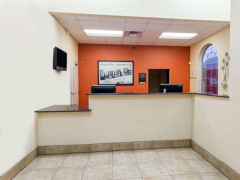 Super 8 By Wyndham Baton Rouge/I-10 Motel Bagian luar foto
