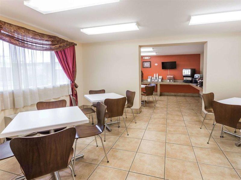 Super 8 By Wyndham Baton Rouge/I-10 Motel Bagian luar foto