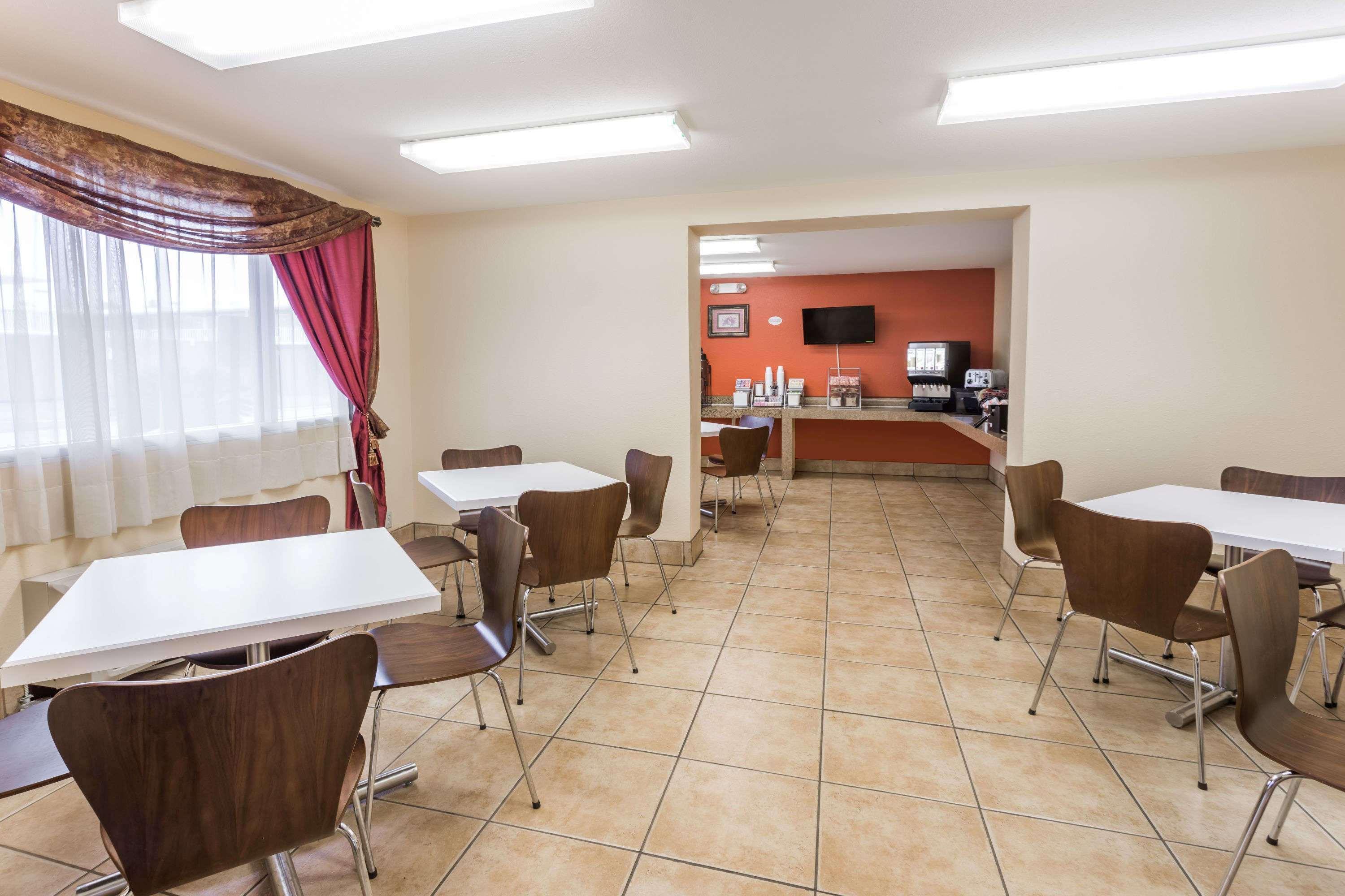 Super 8 By Wyndham Baton Rouge/I-10 Motel Bagian luar foto