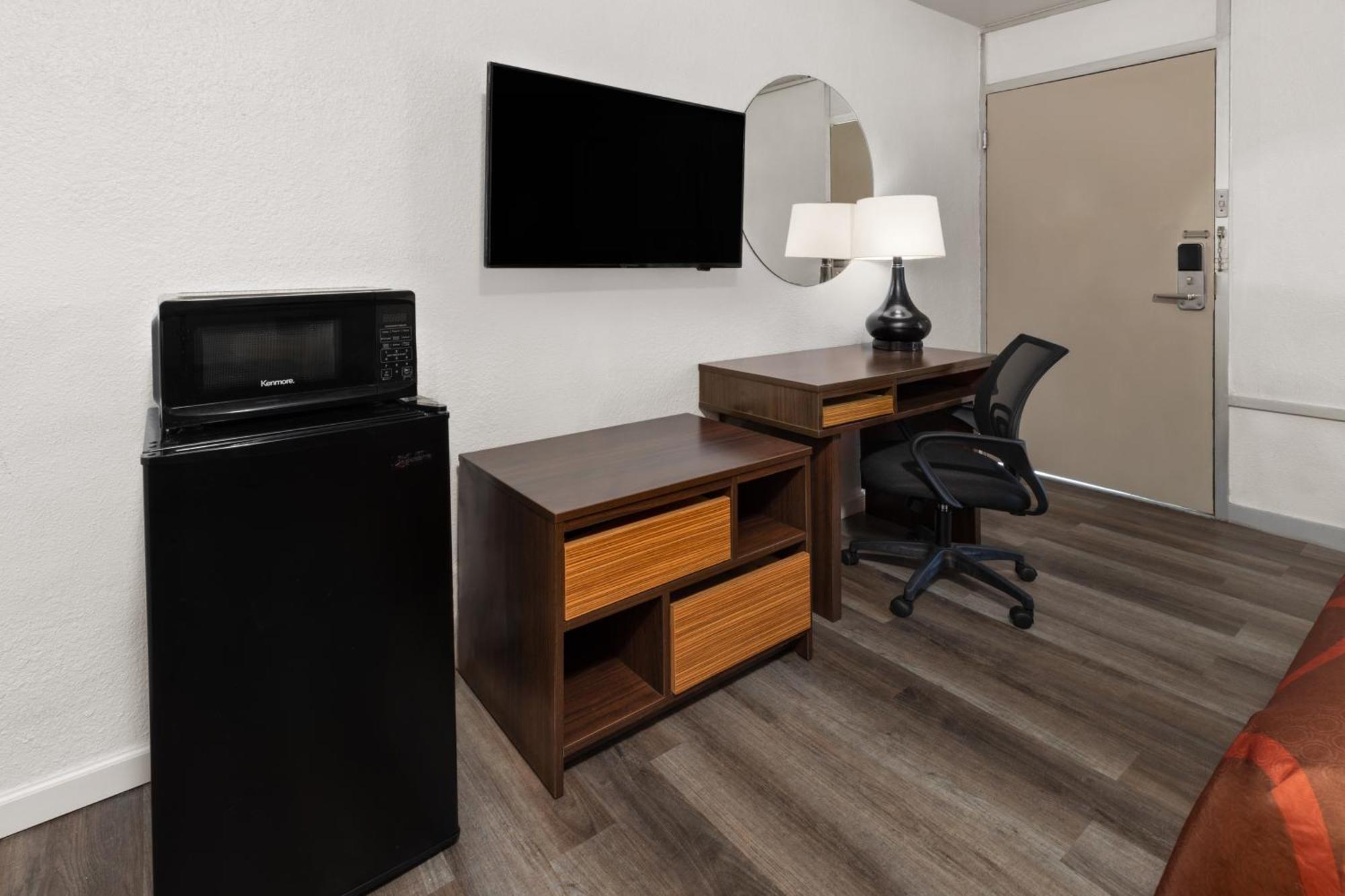 Super 8 By Wyndham Baton Rouge/I-10 Motel Bagian luar foto