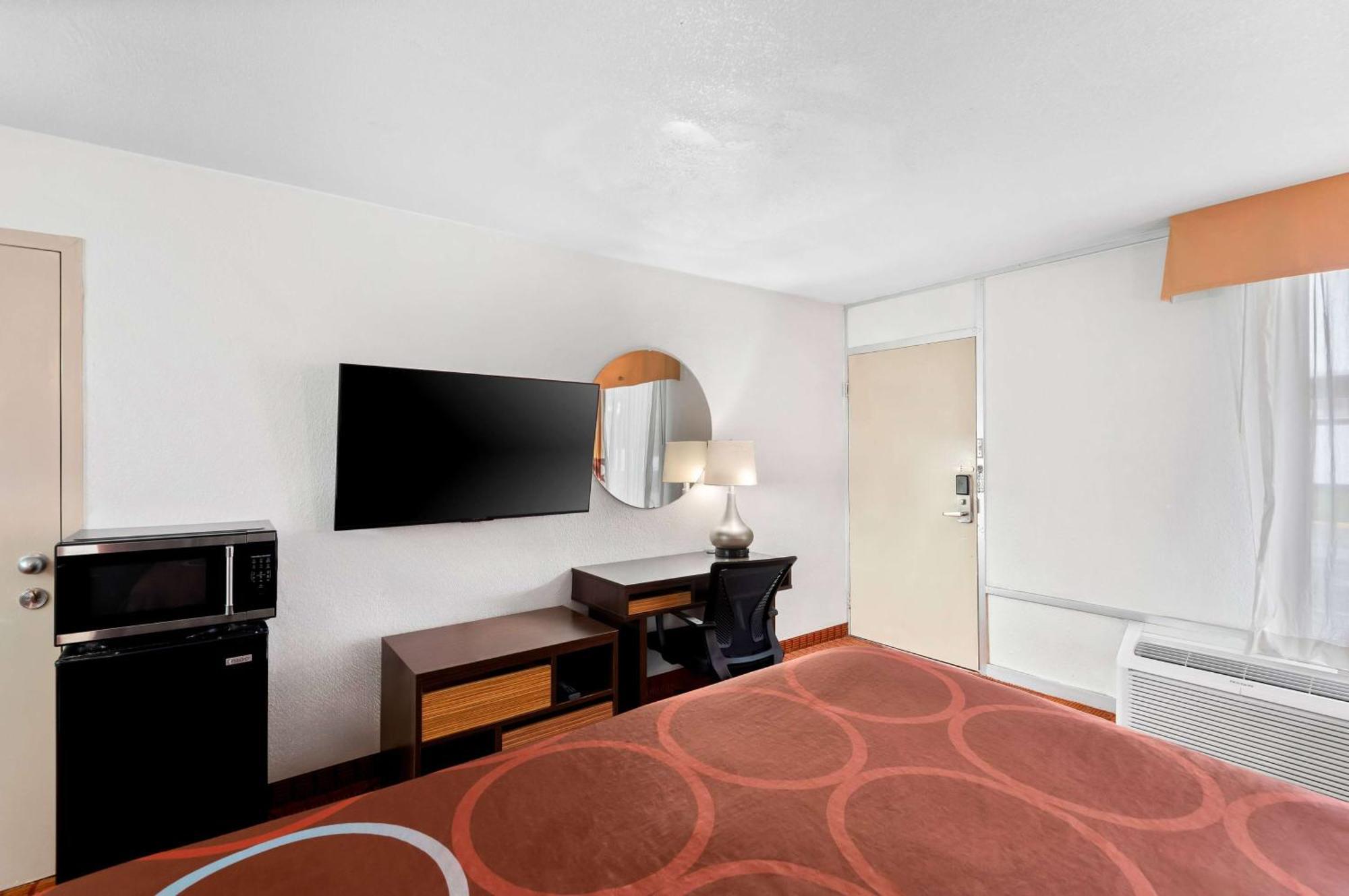 Super 8 By Wyndham Baton Rouge/I-10 Motel Bagian luar foto