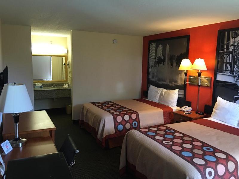 Super 8 By Wyndham Baton Rouge/I-10 Motel Bagian luar foto